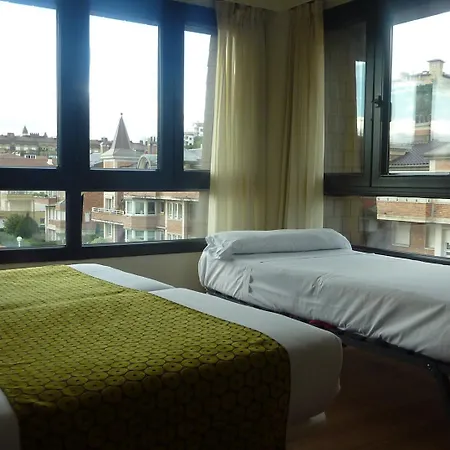 埃塞萨酒店 2* 圣塞瓦斯蒂安